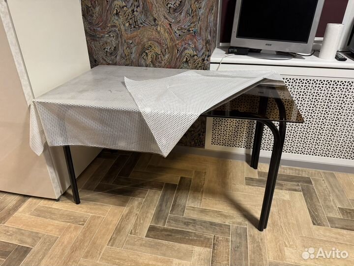 Кухонный стол