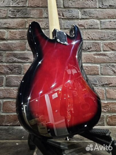 Бас Гитара Precision Bass + Аксессуар