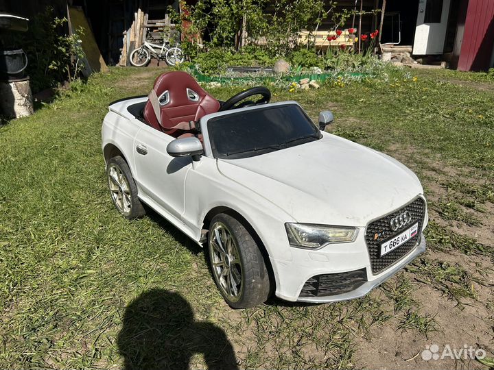 Детская машина электромобиль с пультом бу