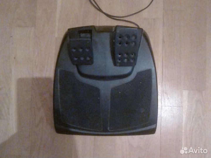Игровой руль с педали