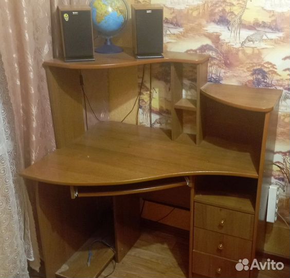 Компьютерный стол