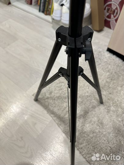 Штатив для телефона с лампой