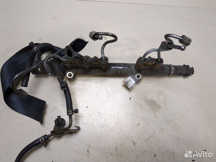 Рампа топливная Toyota Yaris, 2003