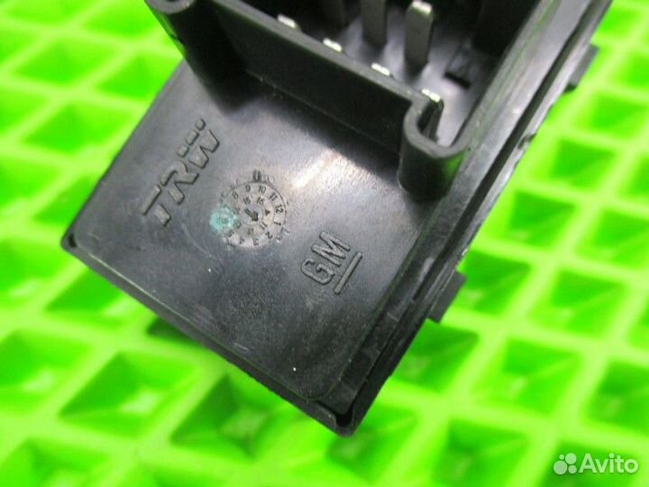 Кнопка стеклоподъемника Chevrolet Cruze 1 (J300)