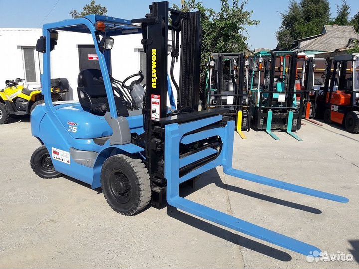 Вилочный погрузчик Nissan F1F1, 2010