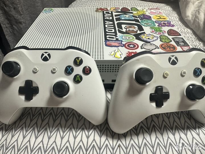 Xbox One s 2 геймпада 1tb
