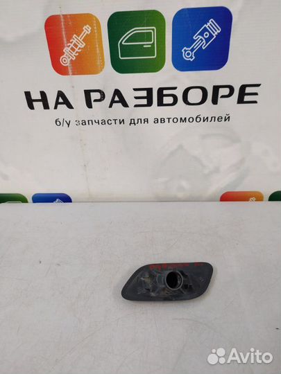 Крышка форсунки омывателя передняя правая Toyota