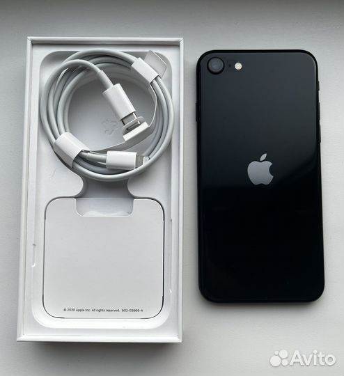 Телефон iPhone SE 2020