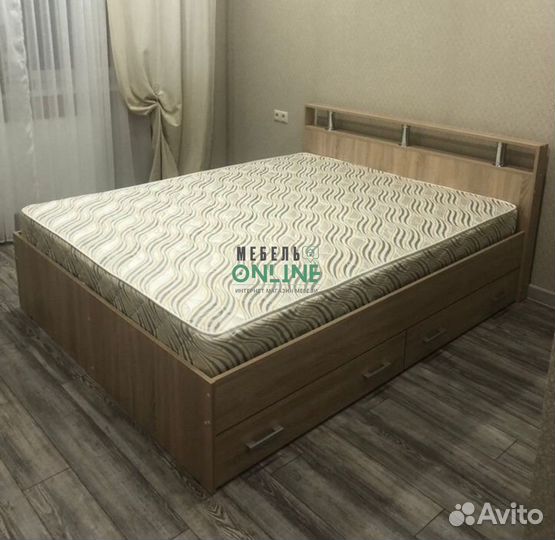 Кровать двуспальная с матрасом