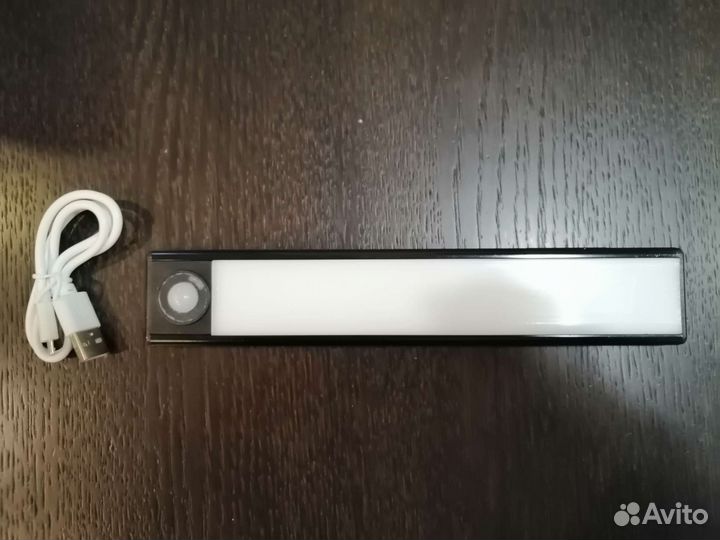 LED светильник с датчиком движения и акб
