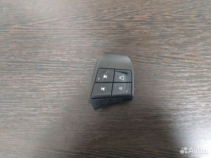 Кнопки руля Volvo S60