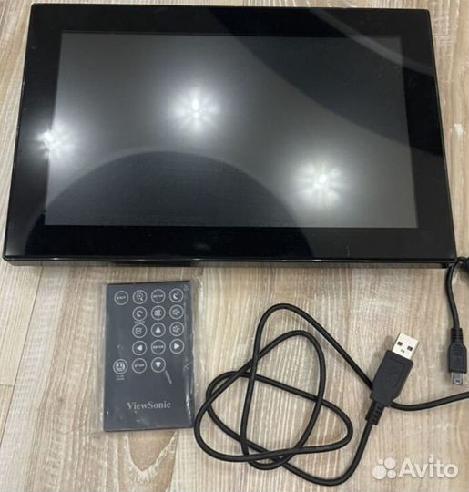 Цифровая фоторамка ViewSonic VFM1034w-50P