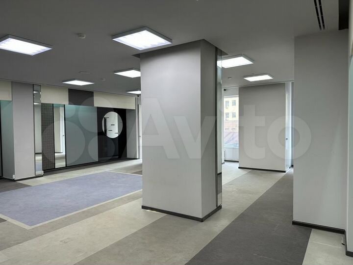 Помещение с панорамным остеклением, 185 м²