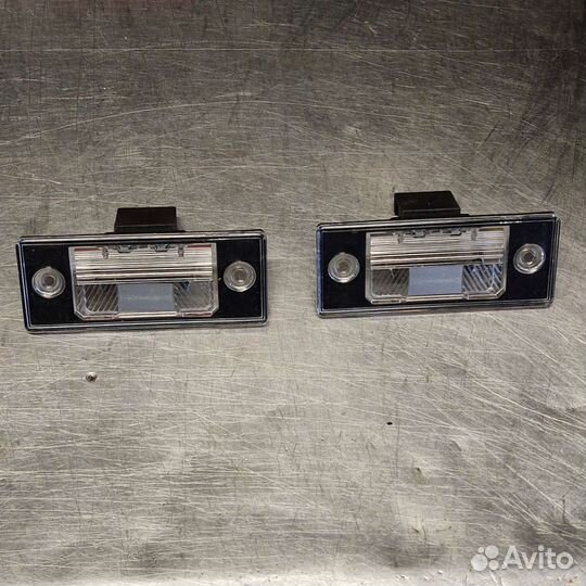 Плафон подсветки номера VW Туарег Пассат Тигуан