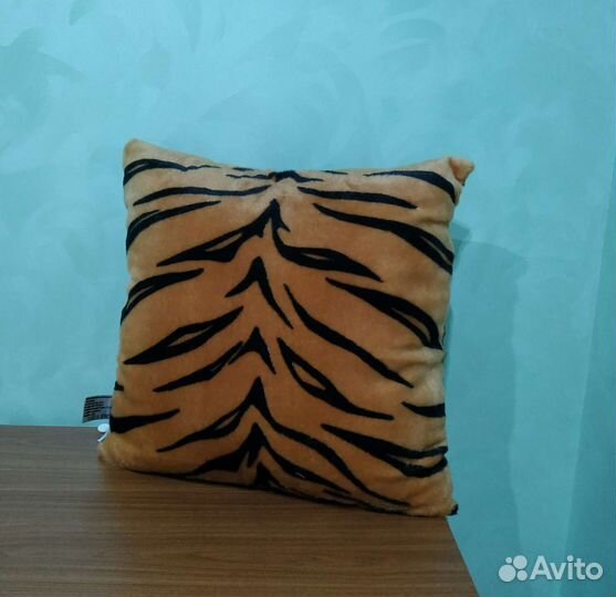 Подушка декоративная новая для дивана 40*40 см