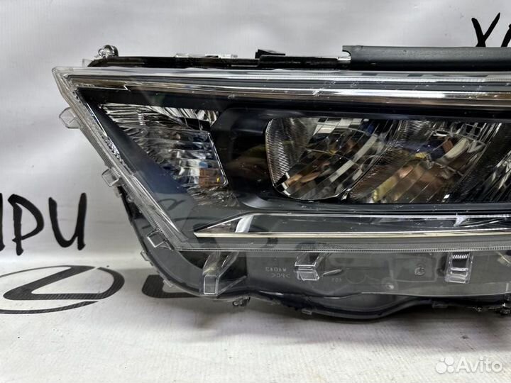 Фара передняя левая Toyota Rav4 50 2019-Н.в