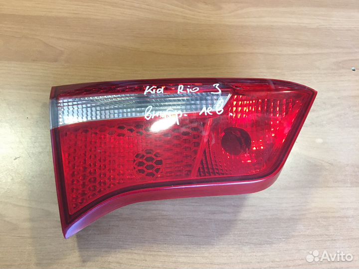 Фонарь задний внутренний левый Kia Rio 3