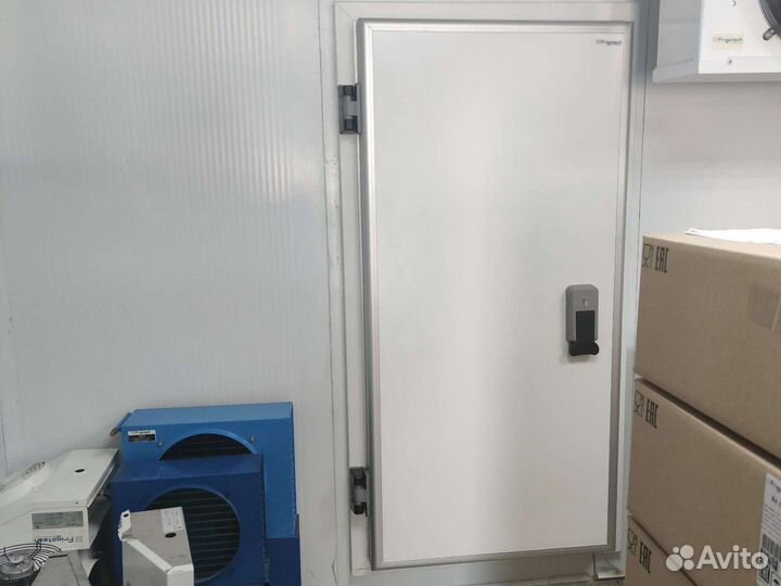 Дверь морозильной камеры