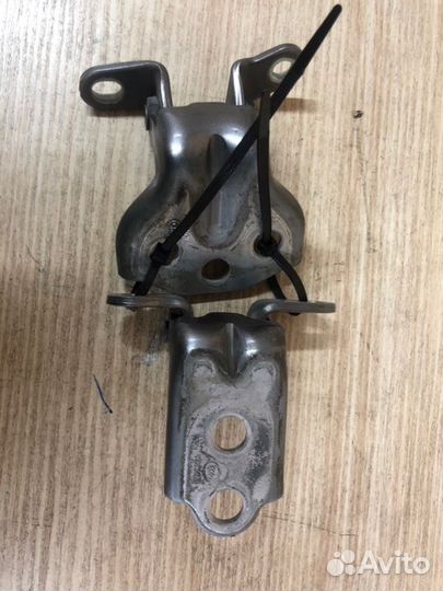 Петли двери передние правые Ssangyong Kyron