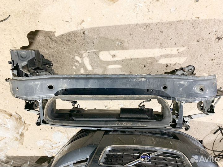 Передняя панель телевизор Volvo V50