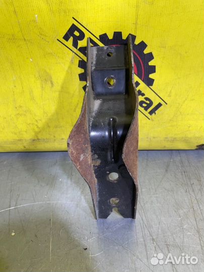 Кронштейн подножки Nissan Patrol Y62 5.6 2011