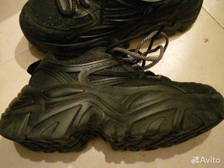 Кроссовки женские