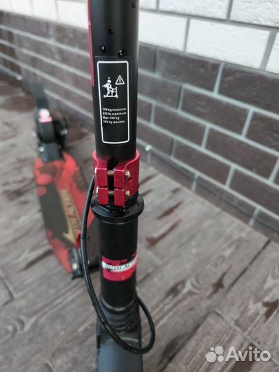 Современный двухколесный самокат rush action