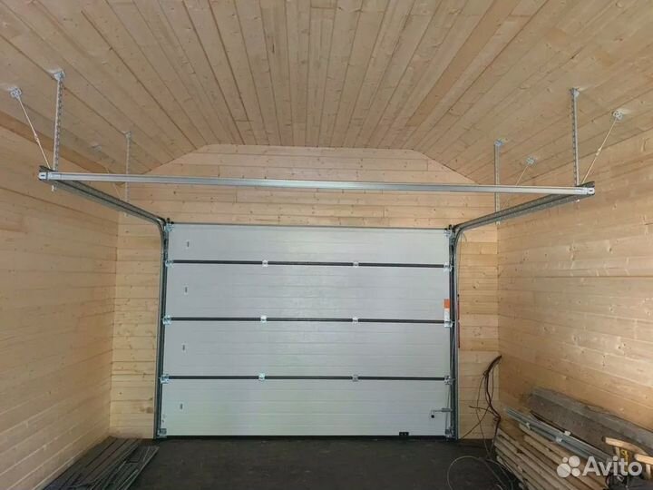 Секционные ворота для гаража Alutech