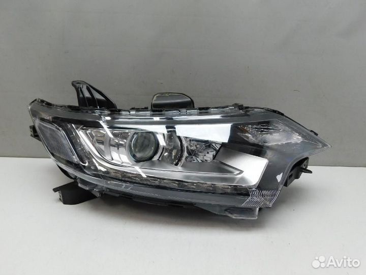 Фара правая Mitsubishi Outlander