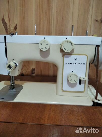 Швейная машина Чайка 142м
