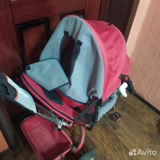 Детский трех колесный велосипед с ручкой