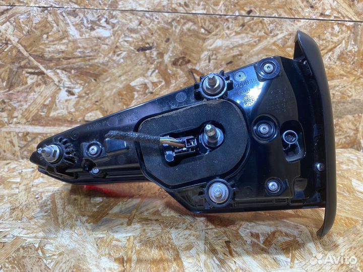 Фонарь крышки багажника левый Audi A4 B9 2016