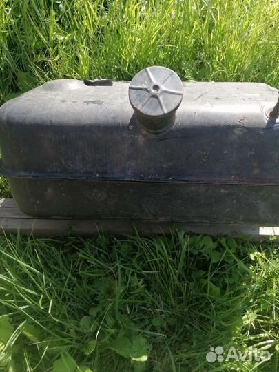 Топливный бак на грузовик