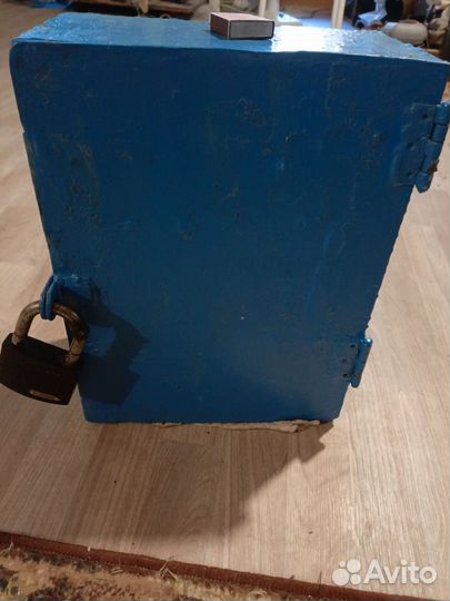 Сейф металлический