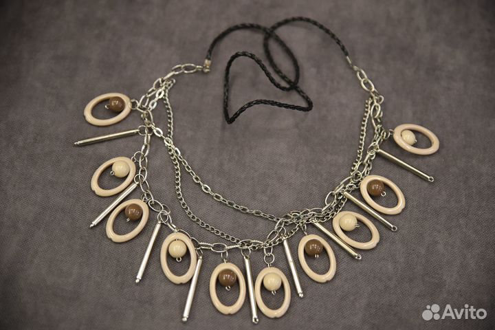 Ожерелье, броши, браслеты