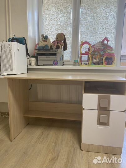 Письменный стол и стеллаж