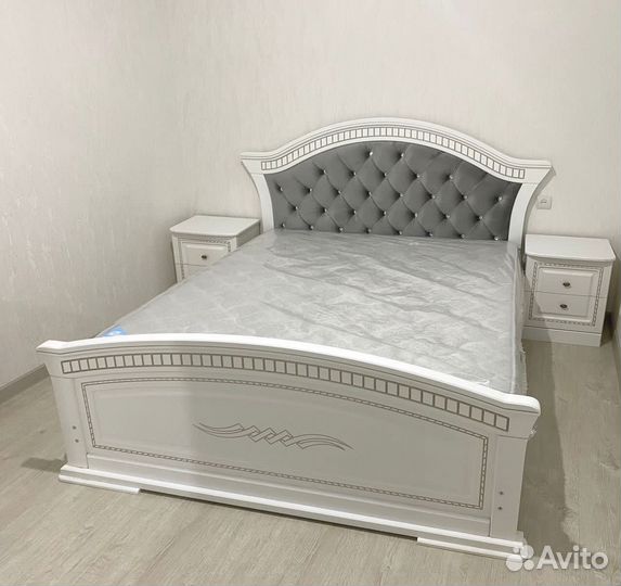 Кровать в спальню. Спальня