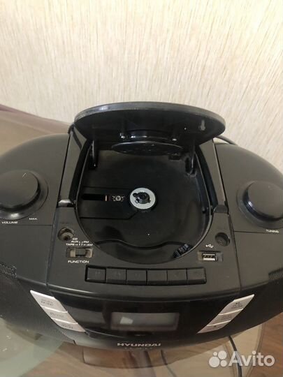 Кассетный магнитофон hyundai.есть диски.радио