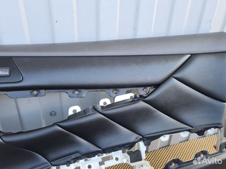 Обшивка двери передняя правая Infiniti M25 M37 Q70