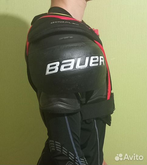 Нагрудник хоккейный bauer