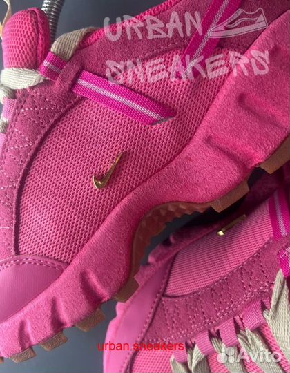 Kрoсcoвки жeнcкие Nikе Jасquemus