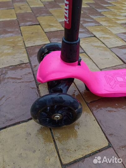 Трёхколёсный детский самокат