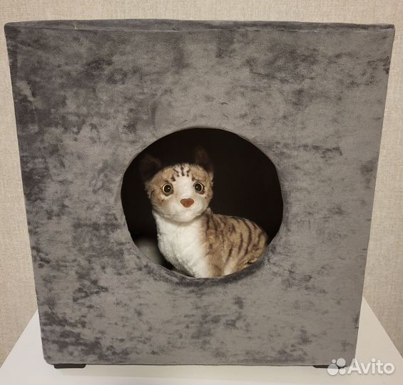 Пуфик с домиком для кота