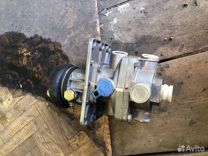 Кран ЗИЛ, камаз, маз тормозной 2-х секционный