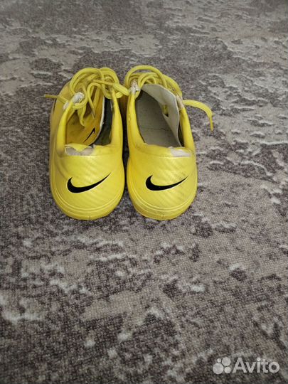 Футбольные бутсы nike
