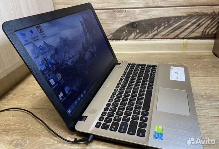 Мощный ноутбук Asus 2 видеокарты/4 ядра