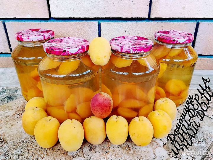 Домашний компот из отборных сладких абрикосов