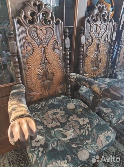 Стул деревянный резной