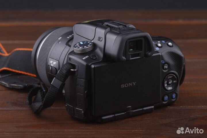 Sony Alpha SLT-A33 с китовым объективом 18-55