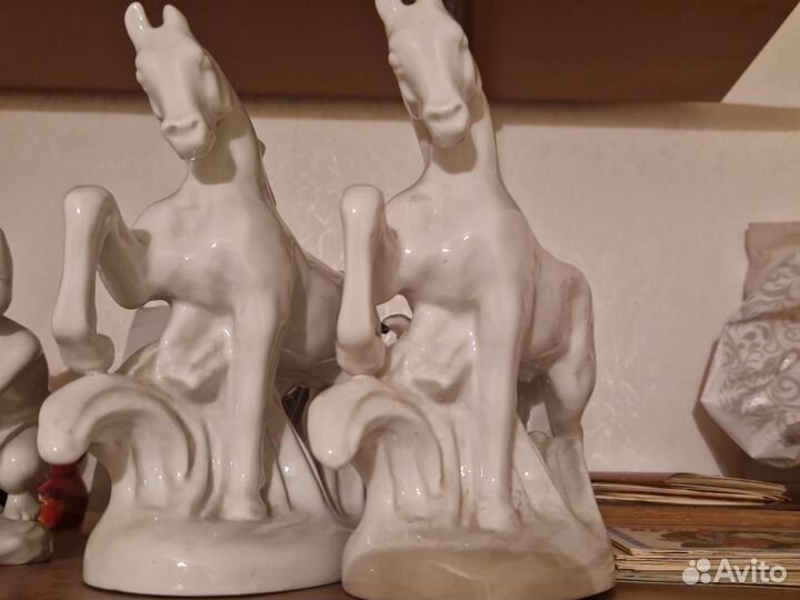 Фарфоровая лошадь белая